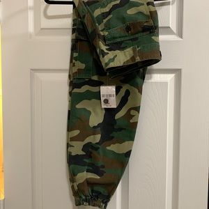 Forever 21/camouflaged cargo pants